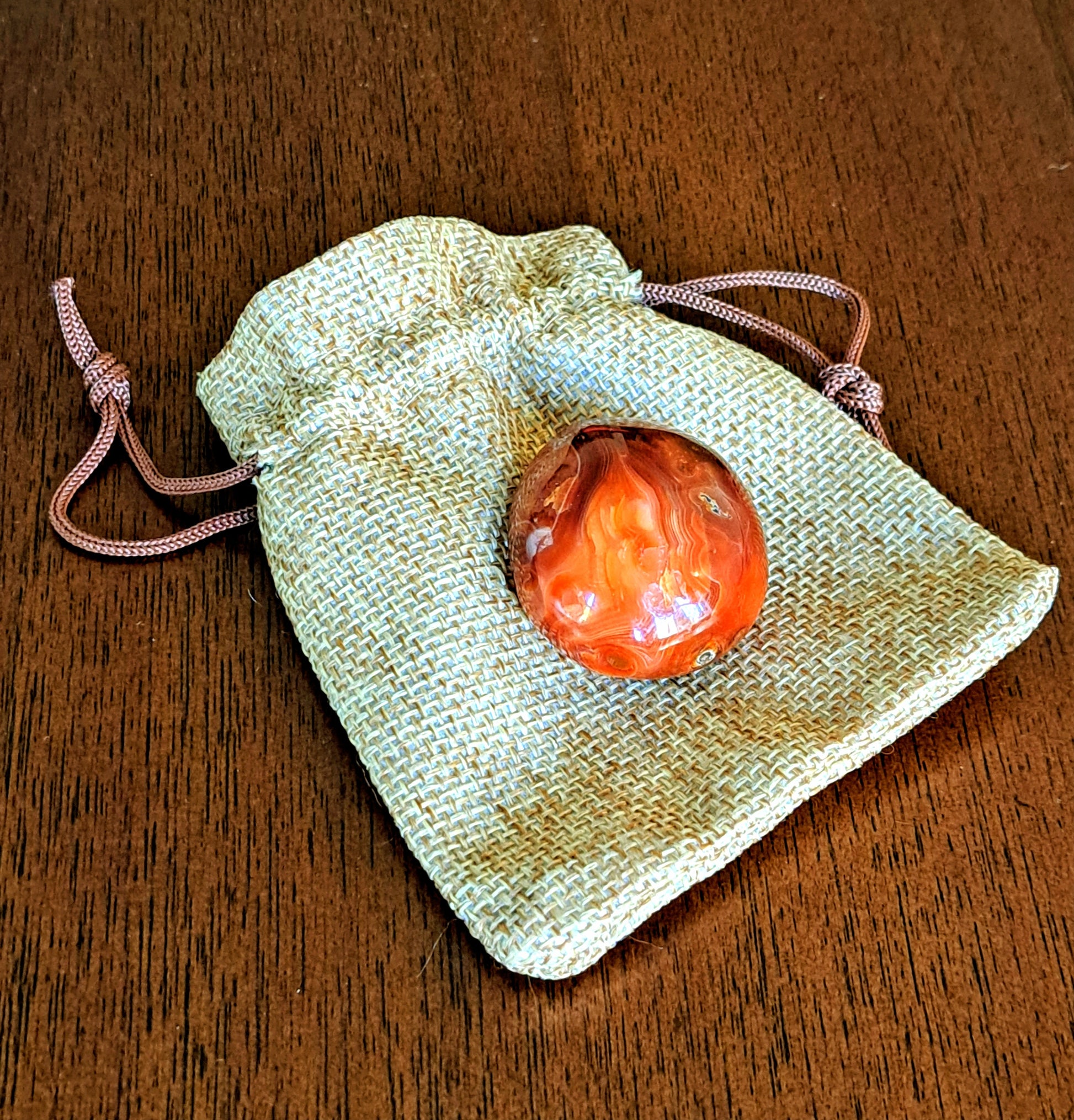Carnelian crystal stoner with pouch